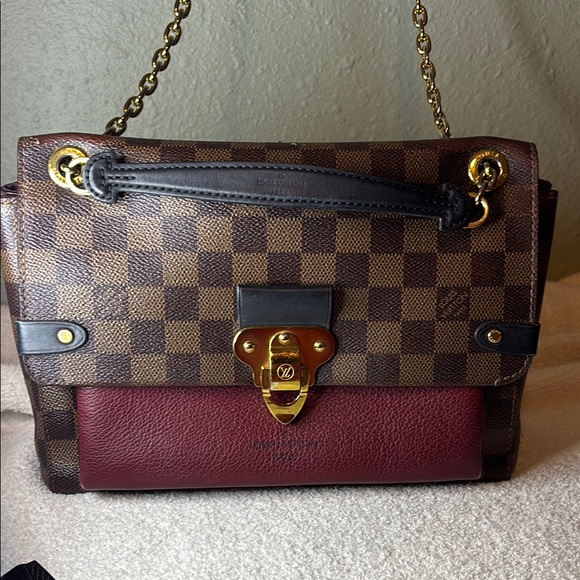 Louis Vuitton elegant purse 10 x 4 x 7 - Picture 15 of 16